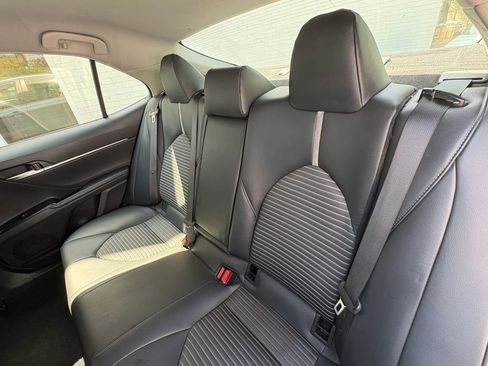 Used 2019 Toyota Camry SE image 17