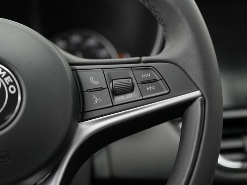 Used 2017 Alfa Romeo Giulia AWD image 48