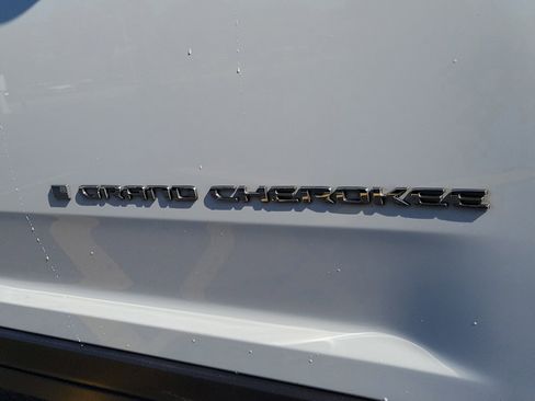 Used 2023 Jeep Grand Cherokee L Limited AWD/4WD image 6