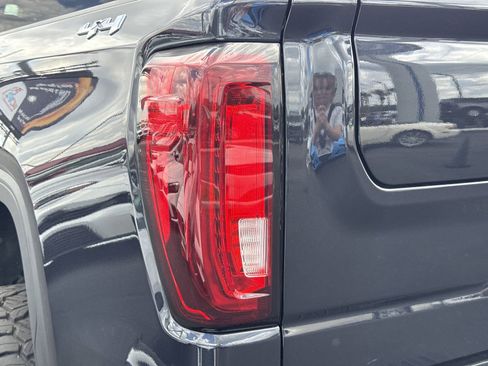 Used 2025 GMC Sierra 1500 SLT AWD/4WD image 9