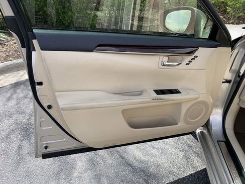 Used 2013 Lexus ES 350 w/ Luxury Pkg image 17