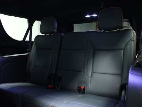 Used 2025 GMC Yukon XL AT4 w/ AT4 Premium Package AWD/4WD image 14