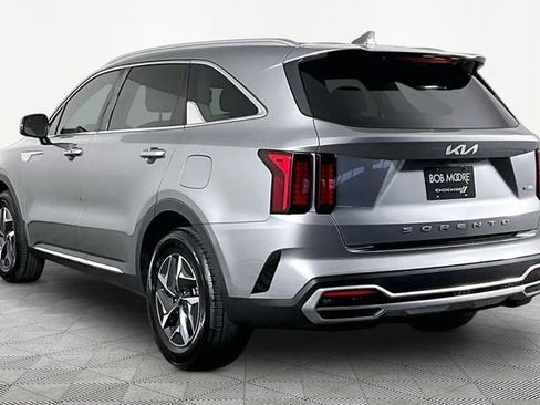 Used 2022 Kia Sorento S FWD image 4