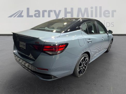 New 2025 Nissan Sentra SR image 5