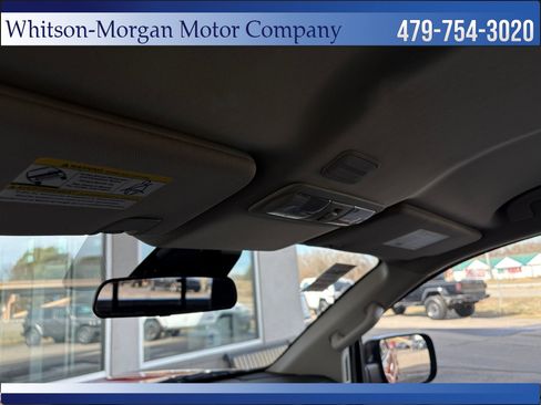 Used 2022 Nissan Titan SV image 28