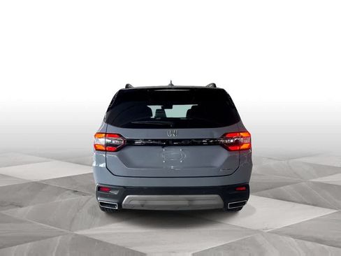 Used 2025 Honda Pilot Touring image 7