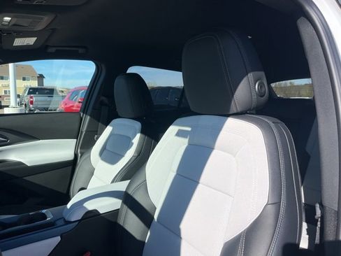 New 2026 Chevrolet Equinox EV LT image 13