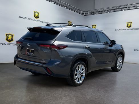 Used 2024 Toyota Highlander Limited FWD image 5