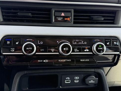 Used 2025 Honda Pilot Elite image 23