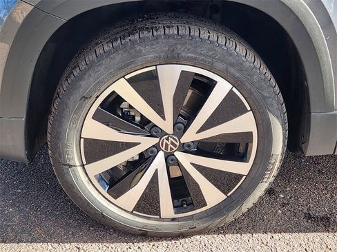 Used 2022 Volkswagen Taos SE image 30