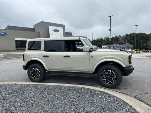New 2026 Ford Bronco Outer Banks AWD/4WD image 1