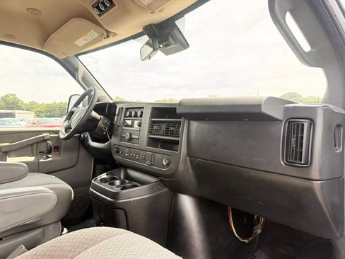 Used 2020 Chevrolet Express 3500 LT w/ LT Preferred Equipment Group RWD image 21