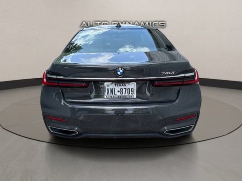 Used 2022 BMW 740i w/ M Sport Package RWD image 4