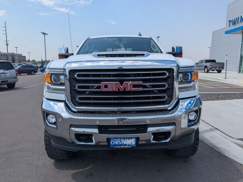 Used 2017 GMC Sierra 3500 SLT w/ Duramax Plus Package AWD/4WD image 5