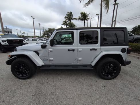 Used 2023 Jeep Wrangler Unlimited Sahara AWD/4WD image 8