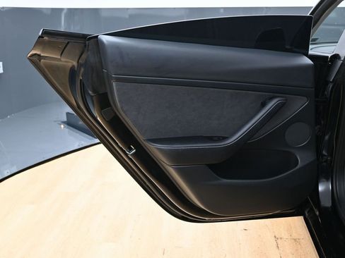 Used 2023 Tesla Model 3 Standard Range image 43