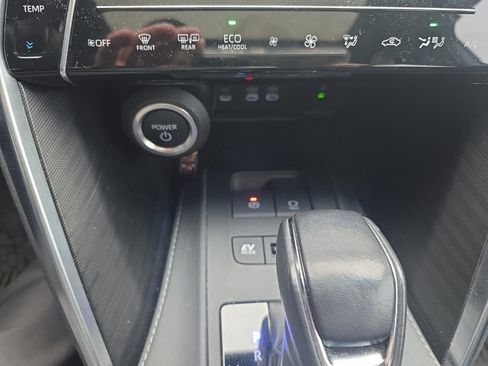 Used 2024 Toyota Venza Limited image 25