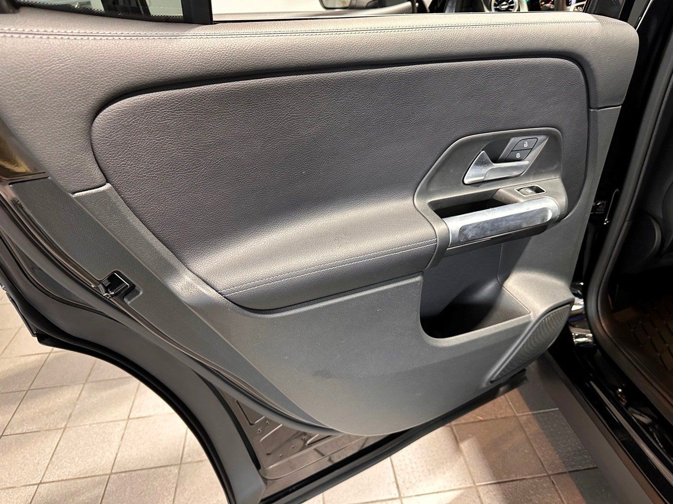 Used 2023 Mercedes-Benz GLB 250 4MATIC image 29