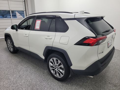 Certified 2022 Toyota RAV4 XLE Premium FWD image 5