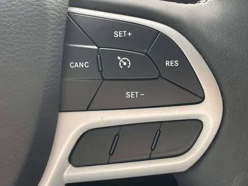 Used 2022 Jeep Cherokee Latitude AWD/4WD image 21