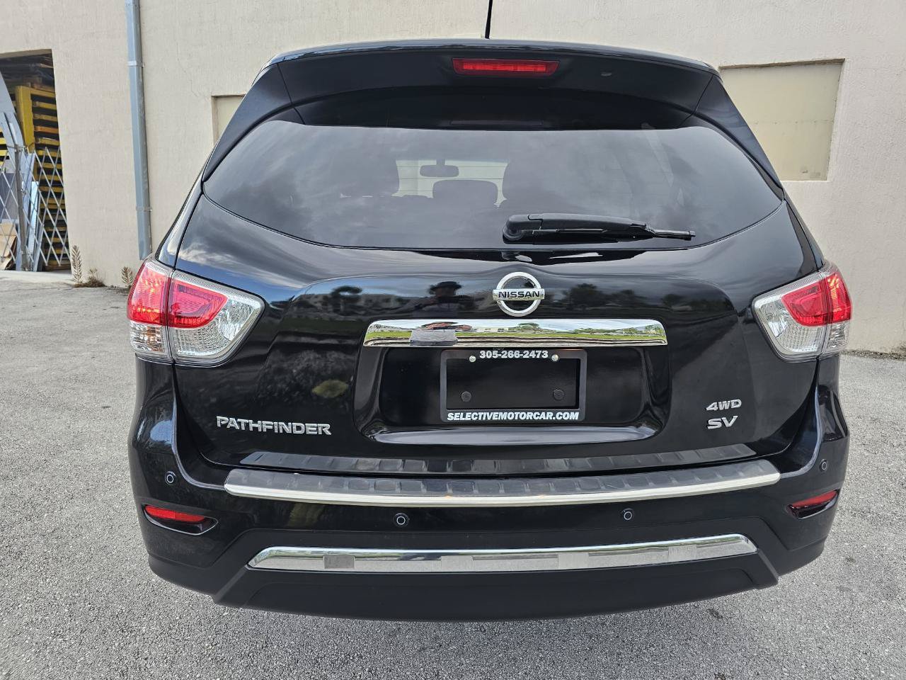 Used 2015 Nissan Pathfinder SV FWD image 18