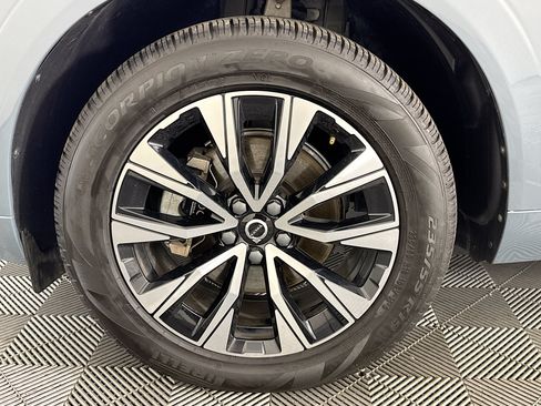 Used 2023 Volvo XC60 B5 Plus FWD image 36