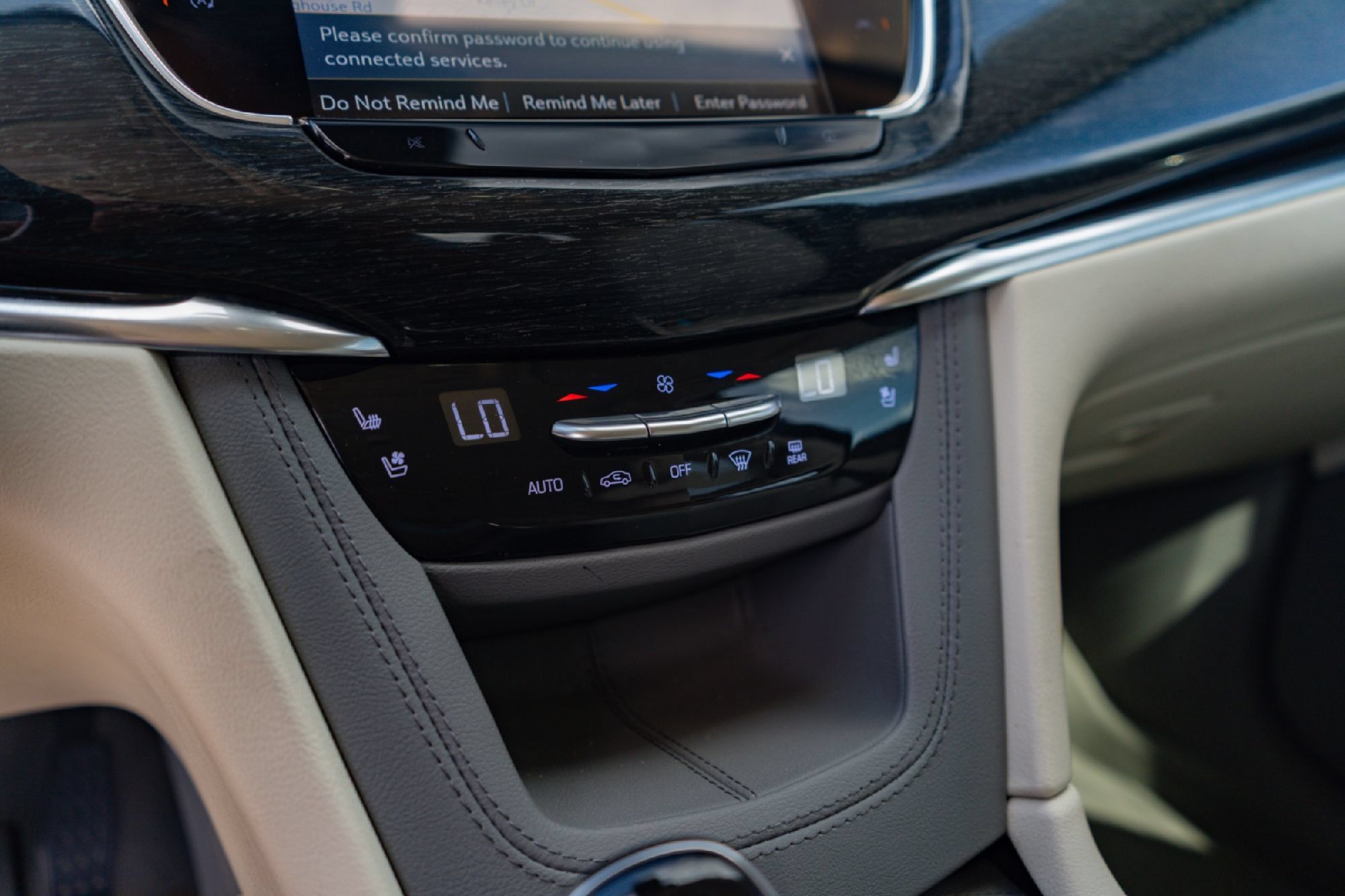 Used 2022 Cadillac XT6 Premium Luxury w/ Technology Package FWD image 17