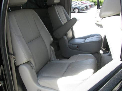 Used 2007 Chevrolet Suburban LTZ w/ LTZ Preferred Equipment Group image 19