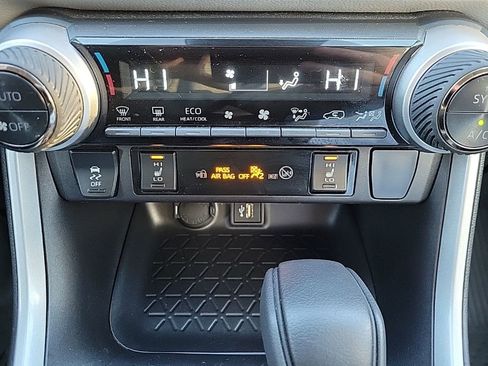 Used 2025 Toyota RAV4 XLE w/ Convenience Package image 22