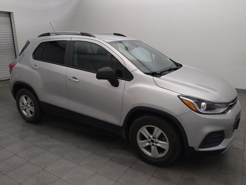 Used 2021 Chevrolet Trax LT w/ LT Convenience Package FWD image 11