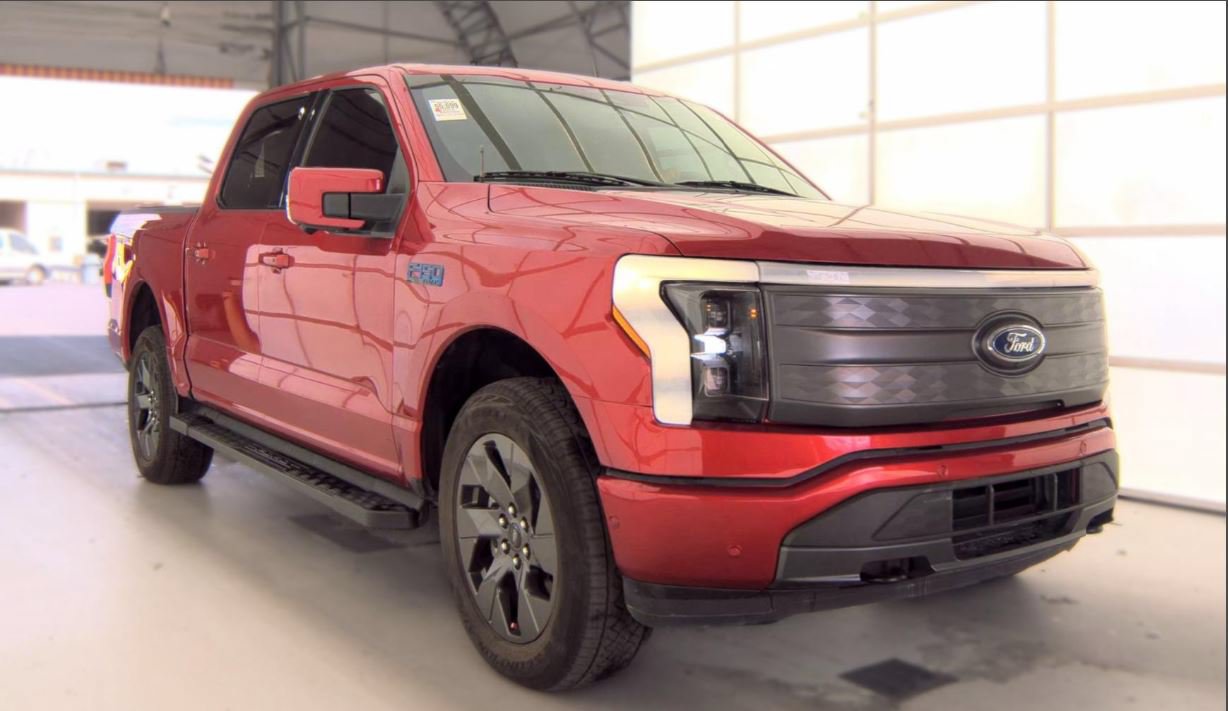 Used 2023 Ford F150 Lightning Lariat w/ Equipment Group 511A High AWD/4WD image 3