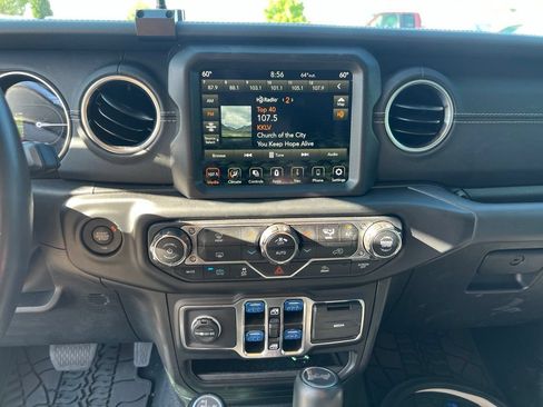 Used 2022 Jeep Wrangler Unlimited Sahara AWD/4WD image 16