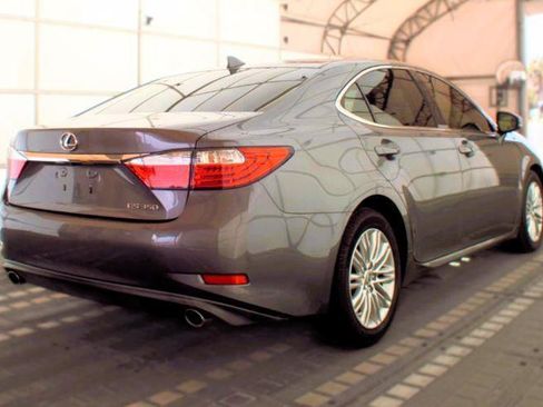 Used 2015 Lexus ES 350 w/ Luxury Package FWD image 4