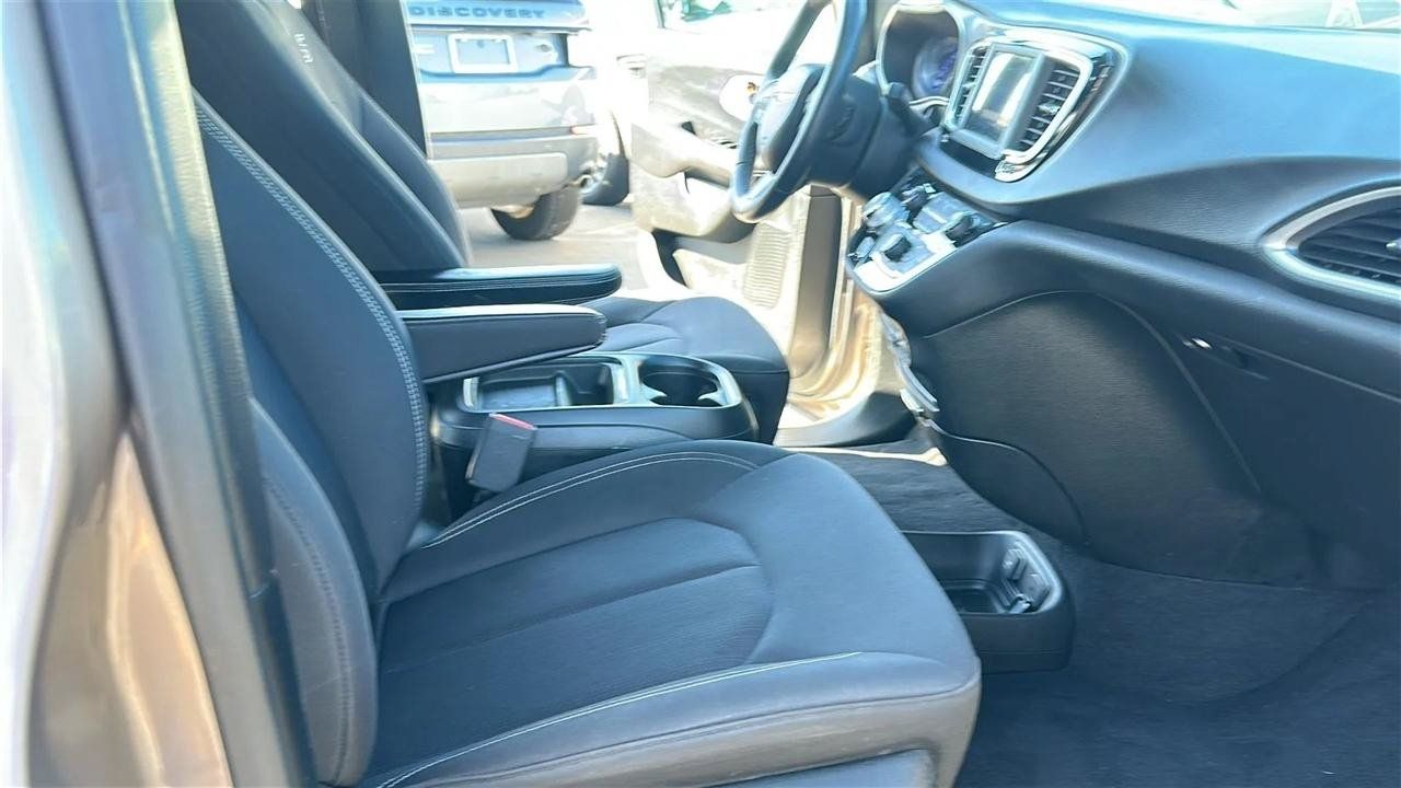 Used 2018 Chrysler Pacifica Touring Plus w/ S Appearance Package FWD image 34