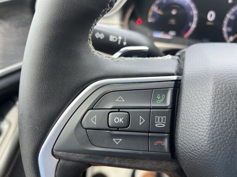 Used 2026 Jeep Grand Cherokee Altitude AWD/4WD image 24