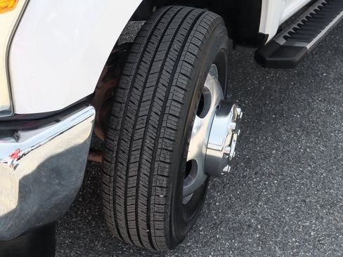 Used 2017 Ford F350 Lariat w/ Chrome Package image 45