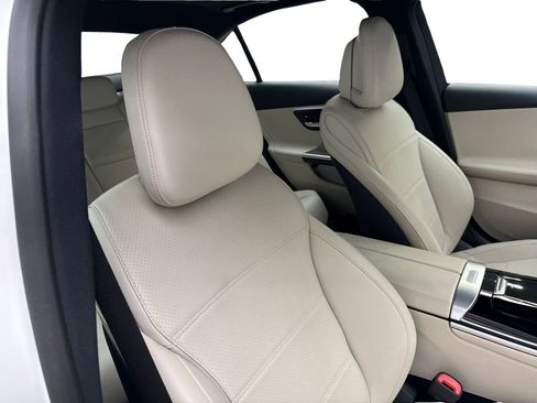 Used 2025 Mercedes-Benz C 300 Sedan image 43