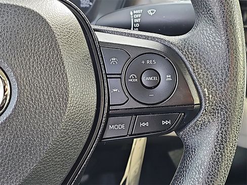 Used 2025 Toyota Corolla LE image 22