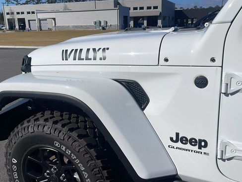 New 2025 Jeep Gladiator Willys image 11
