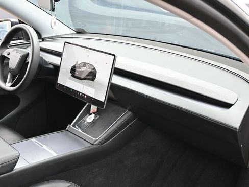 Used 2026 Tesla Model Y Long Range RWD image 41