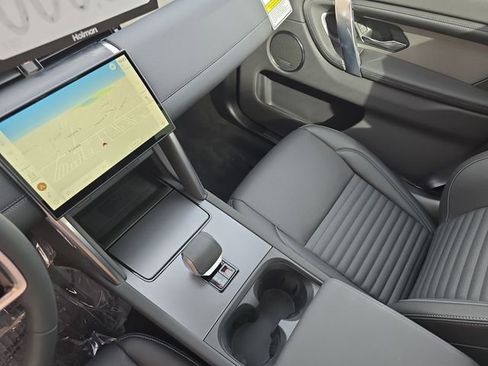 New 2025 Land Rover Discovery Sport Dynamic SE image 17