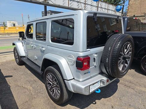 Used 2023 Jeep Wrangler Unlimited Sahara AWD/4WD image 4