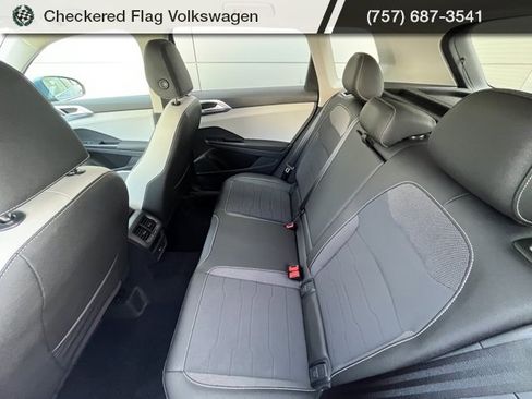 New 2025 Volkswagen Taos SE image 3