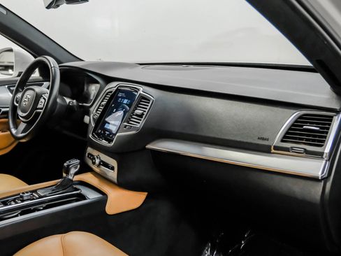Used 2017 Volvo XC90 T6 Momentum w/ Vision Package image 7