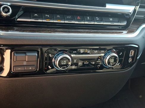 New 2026 GMC Sierra 1500 SLE image 11