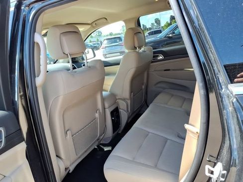 Used 2022 Jeep Grand Cherokee Laredo E AWD/4WD image 6