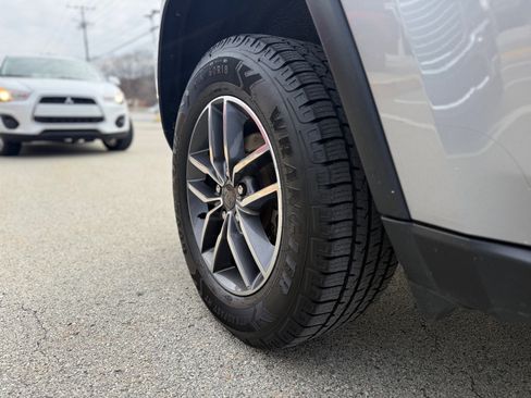 Used 2020 Jeep Grand Cherokee Limited w/ Premium Lighting Group image 29