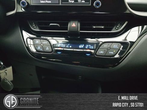 Used 2022 Toyota C-HR XLE image 18