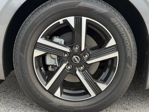 Used 2025 Nissan Sentra SV FWD image 39