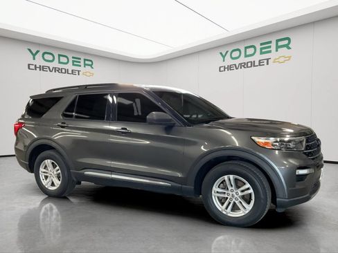 Used 2020 Ford Explorer XLT w/ Equipment Group 202A AWD/4WD image 3